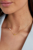 Flower pearl necklace