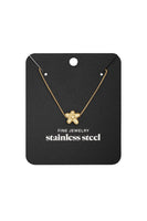 Puffy flower necklace