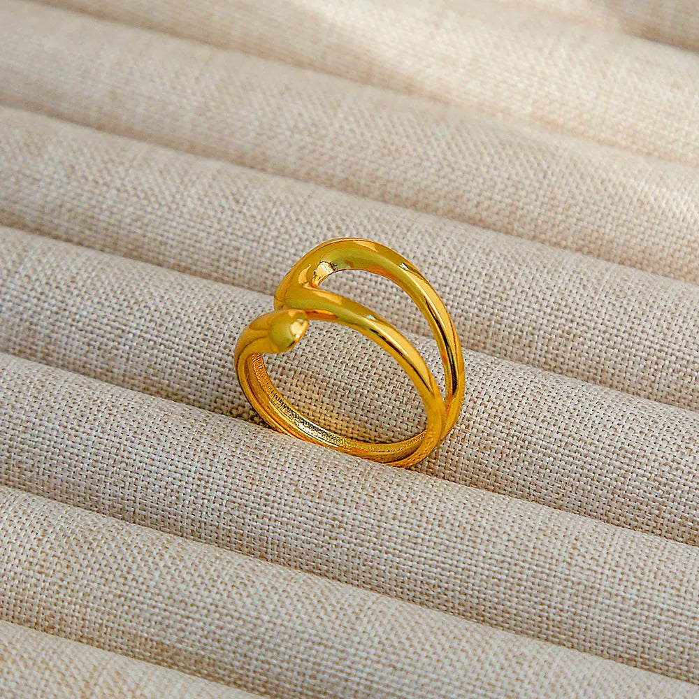 Gouden open ring met moderne curve